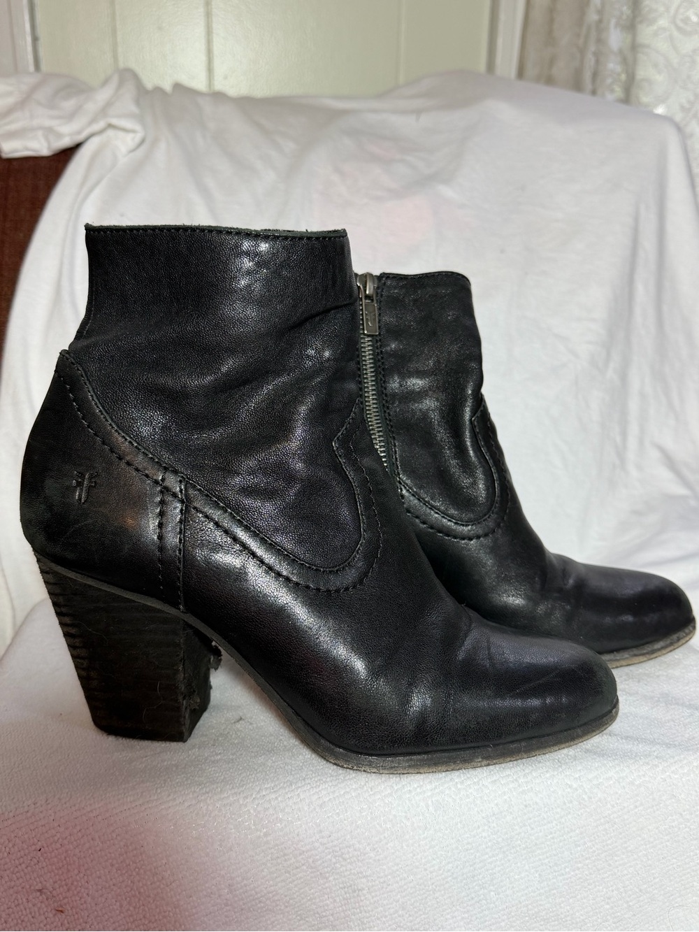 FRYE AND CO. Black Leather Ankle Booties with Stacked Heel
